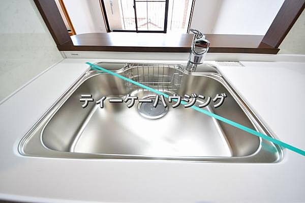 家族と触れ合いを大切にできる対面キッチンです。浄水器付きです。