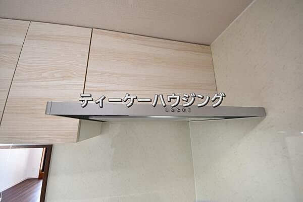 お掃除しやすくいつまでも清潔にお使いいただける手元ライト付き換気扇