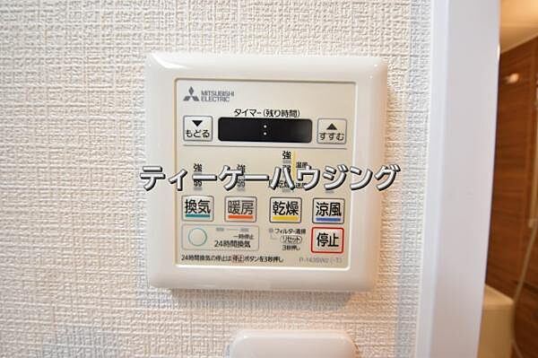 浴室暖房乾燥機がバスルーム内を換気して、カビの発生を抑えます。お洗濯物もよく乾きます。