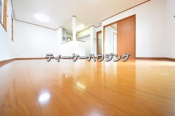 彩光をふんだんに取り入れた明るいリビングは”使いやすい形”にもこだわりました。