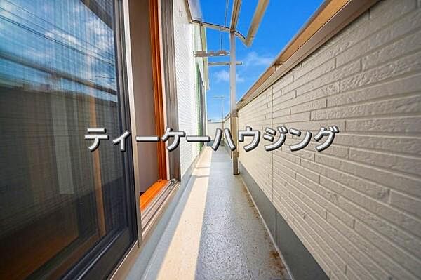 広々したバルコニーは日々の暮らしに、ゆとりと優雅さをもたらしてくれる筈です。