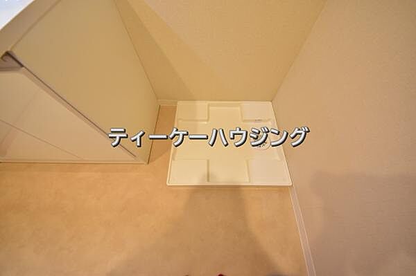 大容量の洗濯機にも対応できる洗濯機置き場を確保。