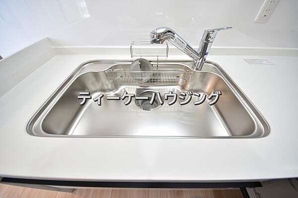 いつでも清潔に、お手入れ楽々なシンク。浄水機能を備えた水栓も魅力です。