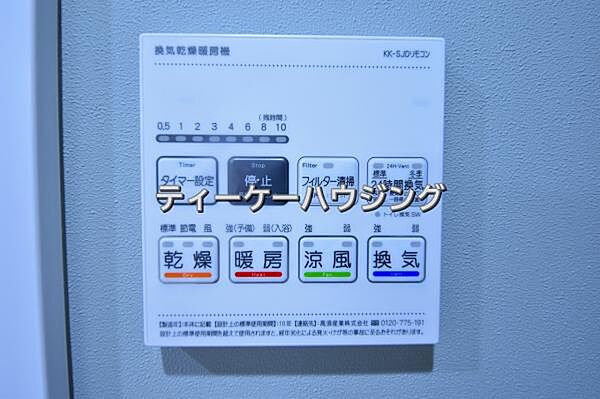 浴室暖房乾燥機がバスルーム内を換気して、カビの発生を抑えます。お洗濯物もよく乾きます。