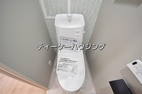 温水洗浄機能付き便座を標準装備。清潔で快適な空間を演出します。
