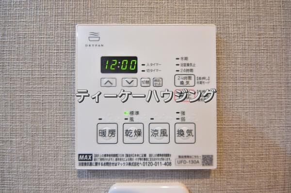 浴室暖房乾燥機がバスルーム内を換気して、カビの発生を抑えます。お洗濯物もよく乾きます。