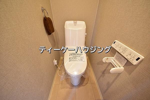 温水洗浄機能付き便座を標準装備。清潔で快適な空間を演出します。