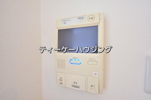 室内から来訪者の確認ができます。カラーモニター付きインターフォン