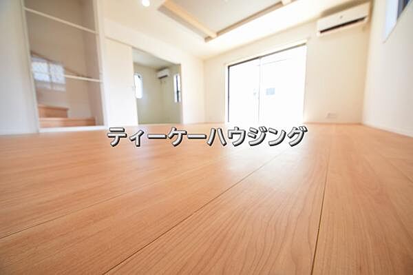 彩光をふんだんに取り入れた明るいリビングは”使いやすい形”にもこだわりました。