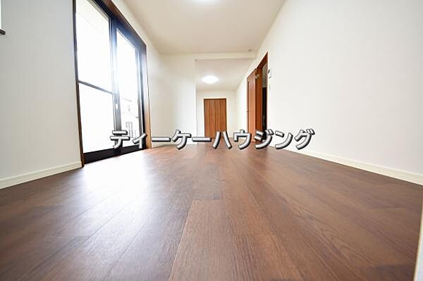 彩光をふんだんに取り入れた明るいリビングは”使いやすい形”にもこだわりました。