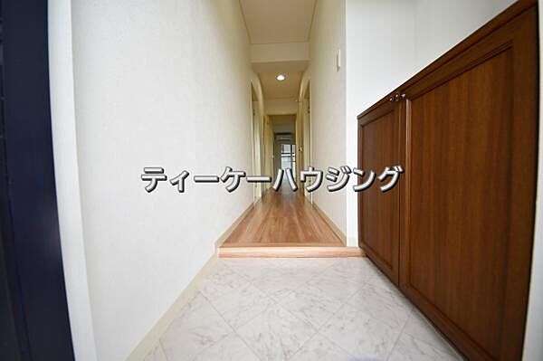 気持ちを整える場所でもある玄関。これなら、明るい気持ちで「いってきます」が言えそうですね。