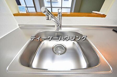 家族と触れ合いを大切にできる対面キッチンです。浄水器付きです。