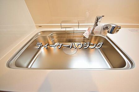 いつでも清潔に、お手入れ楽々なシンク。浄水機能を備えた水栓も魅力です。