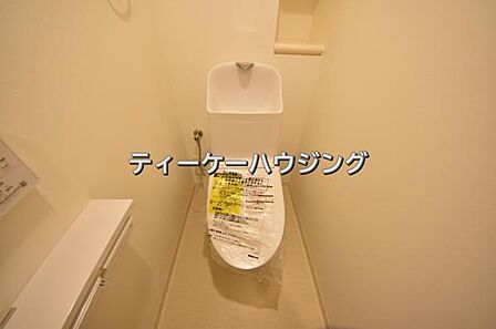 温水洗浄機能付き便座を標準装備。清潔で快適な空間を演出します。