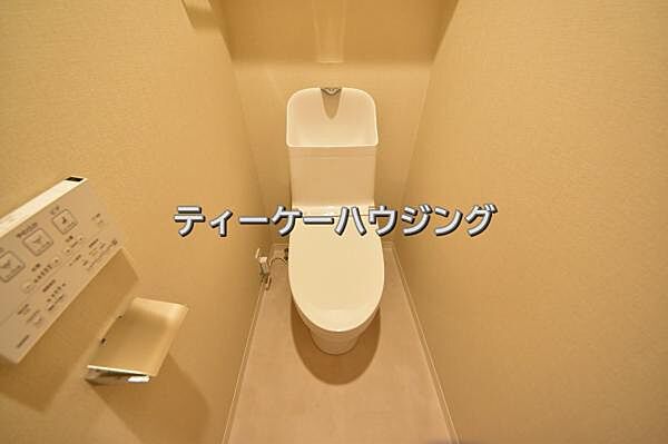 温水洗浄機能付き便座を標準装備。清潔で快適な空間を演出します。