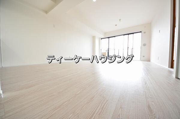 お家の中心となる大空間で、ご家族のコミュニケーションスペースになる筈です。
