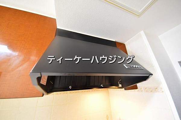 お掃除しやすくいつまでも清潔にお使いいただける手元ライト付き換気扇