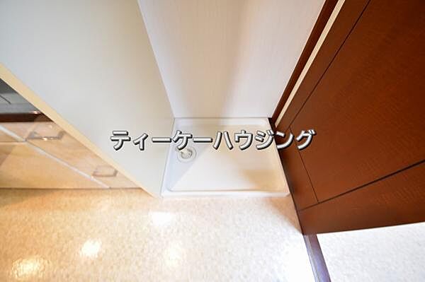 大容量の洗濯機にも対応できる洗濯機置き場を確保。