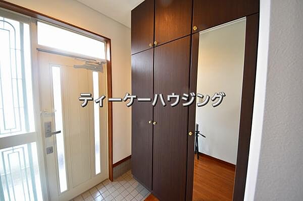 収納力たっぷり。ゆとりのシューズボックスにはママのブーツもラクラク入ります。
