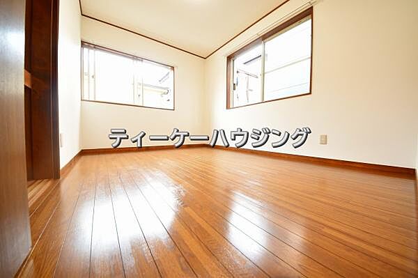 日当たり良好です。2面彩光の明るい居室。