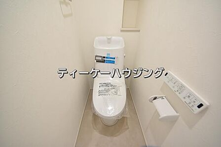 温水洗浄機能付き便座を標準装備。清潔で快適な空間を演出します。