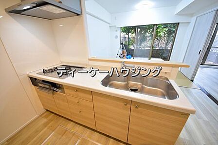 対面式キッチンからはご家族の笑顔を眺めながらお料理して頂けます。毎日の炊事が楽しくなりますね。
