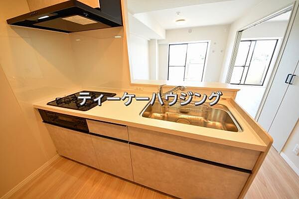対面式キッチンからはご家族の笑顔を眺めながらお料理して頂けます。毎日の炊事が楽しくなりますね。
