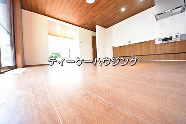 彩光をふんだんに取り入れた明るいリビングは”使いやすい形”にもこだわりました。