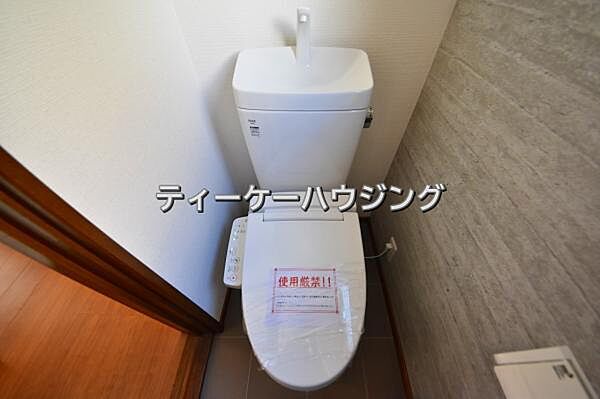 温水洗浄機能付き便座を標準装備。清潔で快適な空間を演出します。