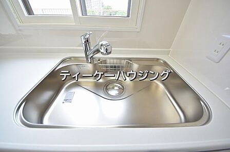 いつでも清潔に、お手入れ楽々なシンク。浄水機能を備えた水栓も魅力です。