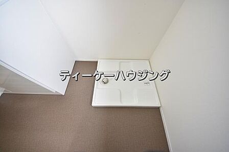 大容量の洗濯機にも対応できる洗濯機置き場を確保。
