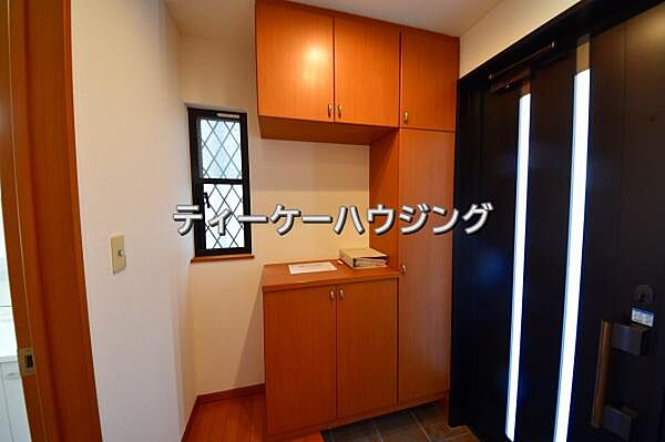 収納力たっぷり。ゆとりのシューズボックスにはママのブーツもラクラク入ります。