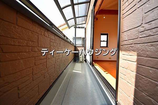 広々したバルコニーは日々の暮らしに、ゆとりと優雅さをもたらしてくれる筈です。