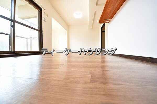 彩光をふんだんに取り入れた明るいリビングは”使いやすい形”にもこだわりました。