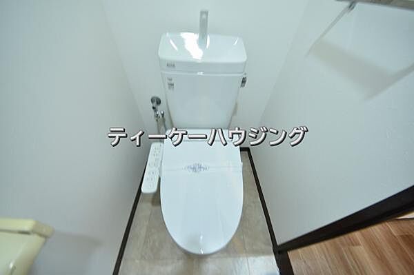 温水洗浄機能付き便座を標準装備。清潔で快適な空間を演出します。