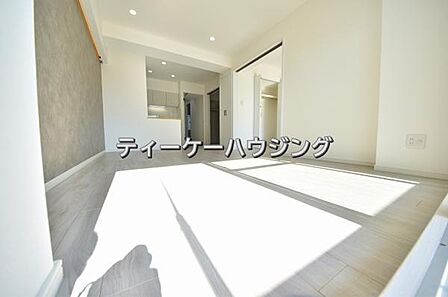 彩光をふんだんに取り入れた明るいリビングは”使いやすい形”にもこだわりました。