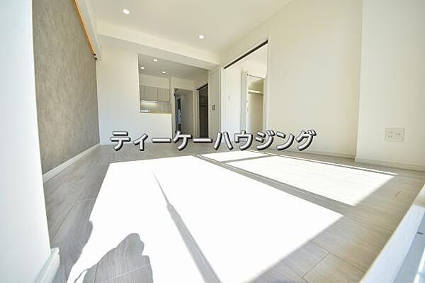 彩光をふんだんに取り入れた明るいリビングは”使いやすい形”にもこだわりました。