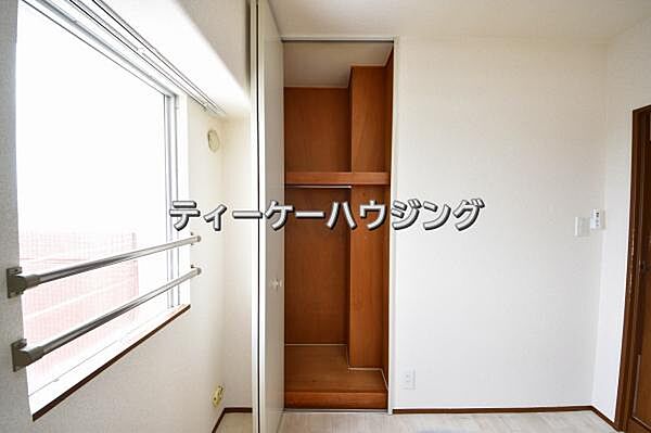 ゆとりある収納は、持ち物が多い方でもすっきりした生活を送れる筈です。