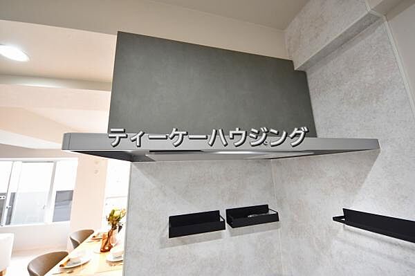 お掃除しやすくいつまでも清潔にお使いいただける手元ライト付き換気扇