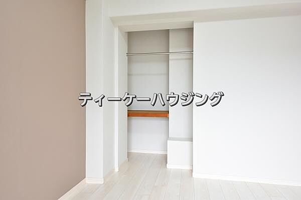 ゆとりある収納は、持ち物が多い方でもすっきりした生活を送れる筈です。