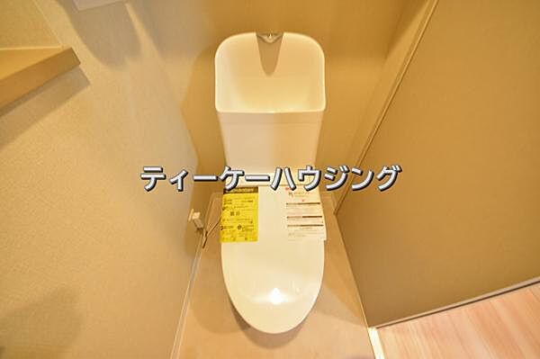 温水洗浄機能付き便座を標準装備。清潔で快適な空間を演出します。