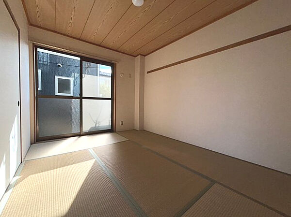 画像10:畳は入居時に表替えをします。
