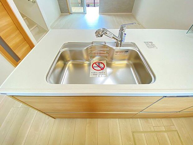 大きな食器やお鍋なども簡単に洗浄できるスペースがあります。