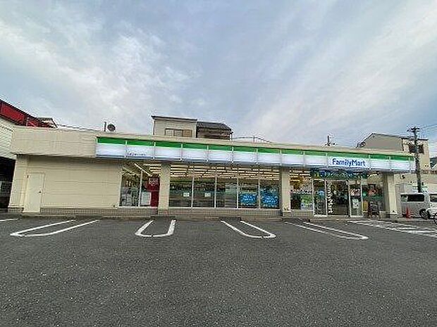 ファミリーマート 京都深草フチ町店 470m