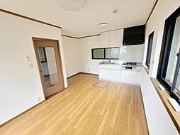 千葉市中央区大巌寺町　中古戸建 4DKのリビング/ダイニング