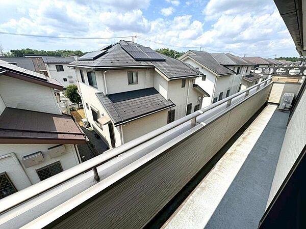 南向き・陽当たりの良いバルコニーでお洗濯物もばっちり乾きそうです！
