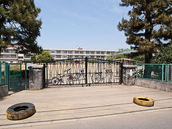 千葉市立院内小学校 徒歩11分。 830m