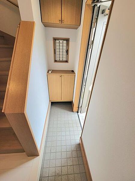 いつも気持ちよくご家族を迎えられる玄関収納付。