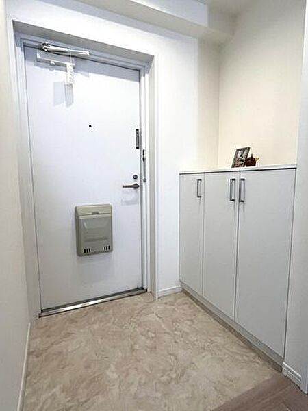 いつも気持ちよくご家族を迎えられる玄関収納付。