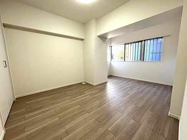 寛ぎの時間を紡ぎだす主寝室。大型ベッドを置いても余裕です。